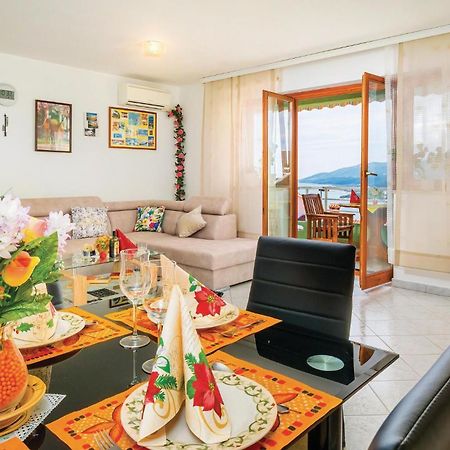 2 Bedroom Gorgeous Apartment In Rabac Exteriör bild