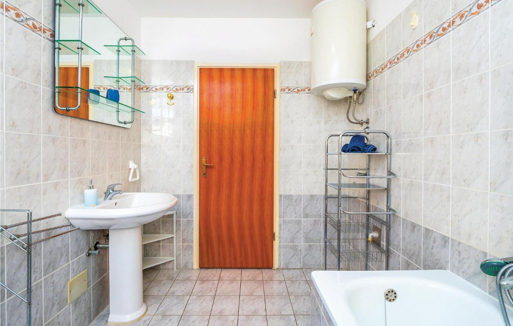 2 Bedroom Gorgeous Apartment In Rabac Exteriör bild