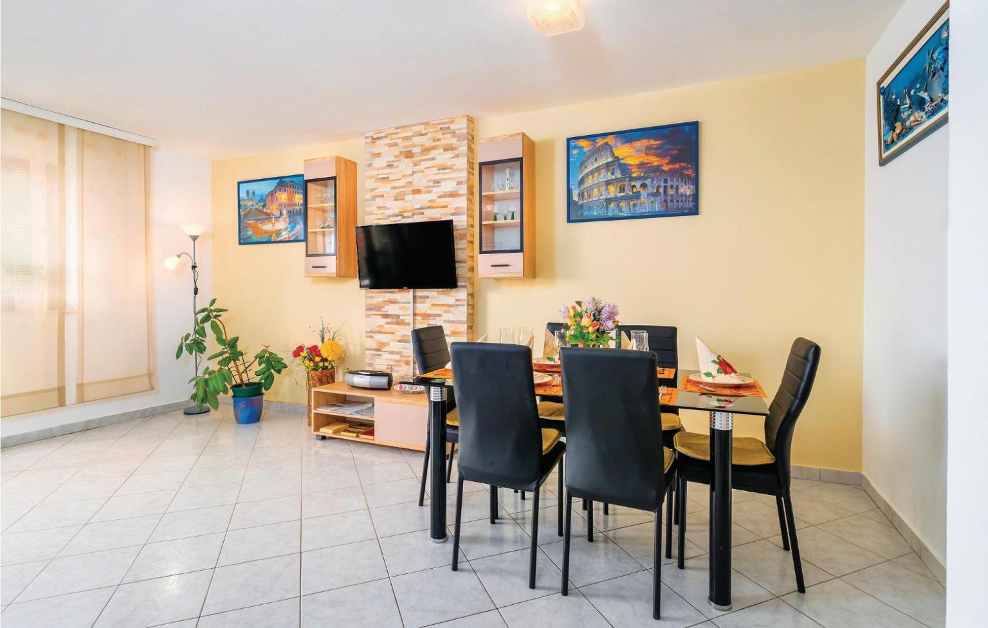 2 Bedroom Gorgeous Apartment In Rabac Exteriör bild