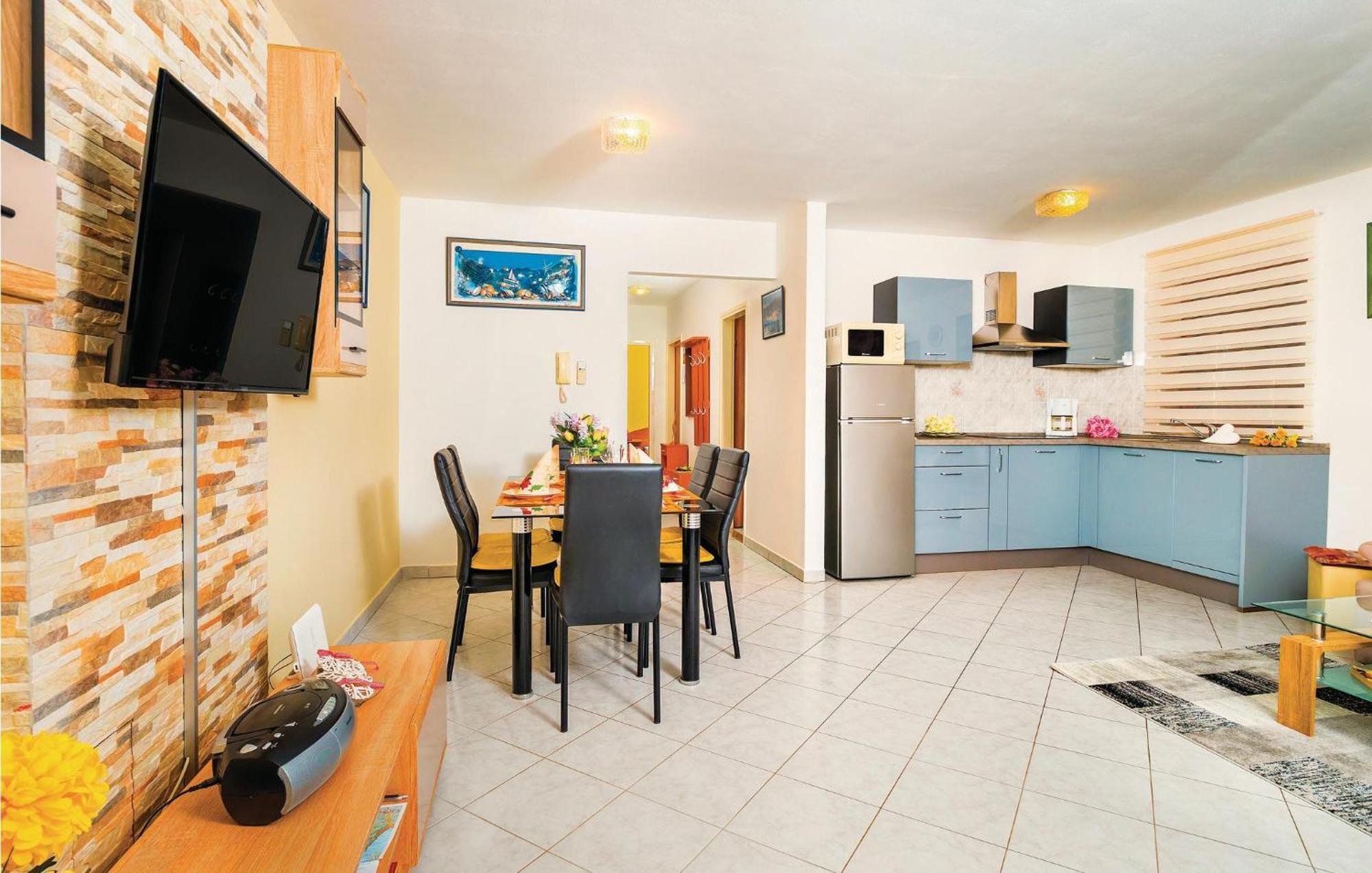 2 Bedroom Gorgeous Apartment In Rabac Exteriör bild