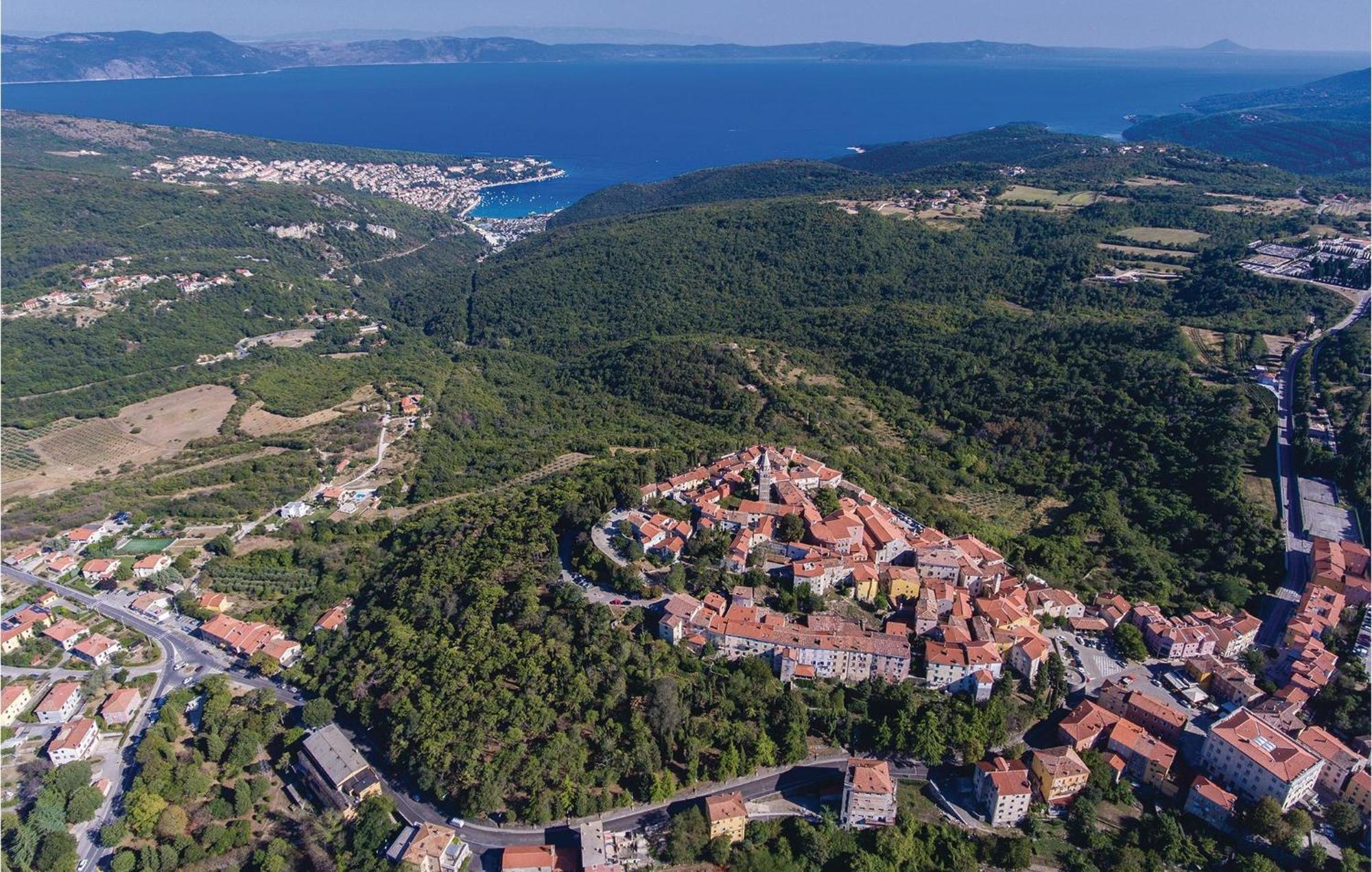 2 Bedroom Gorgeous Apartment In Rabac Exteriör bild